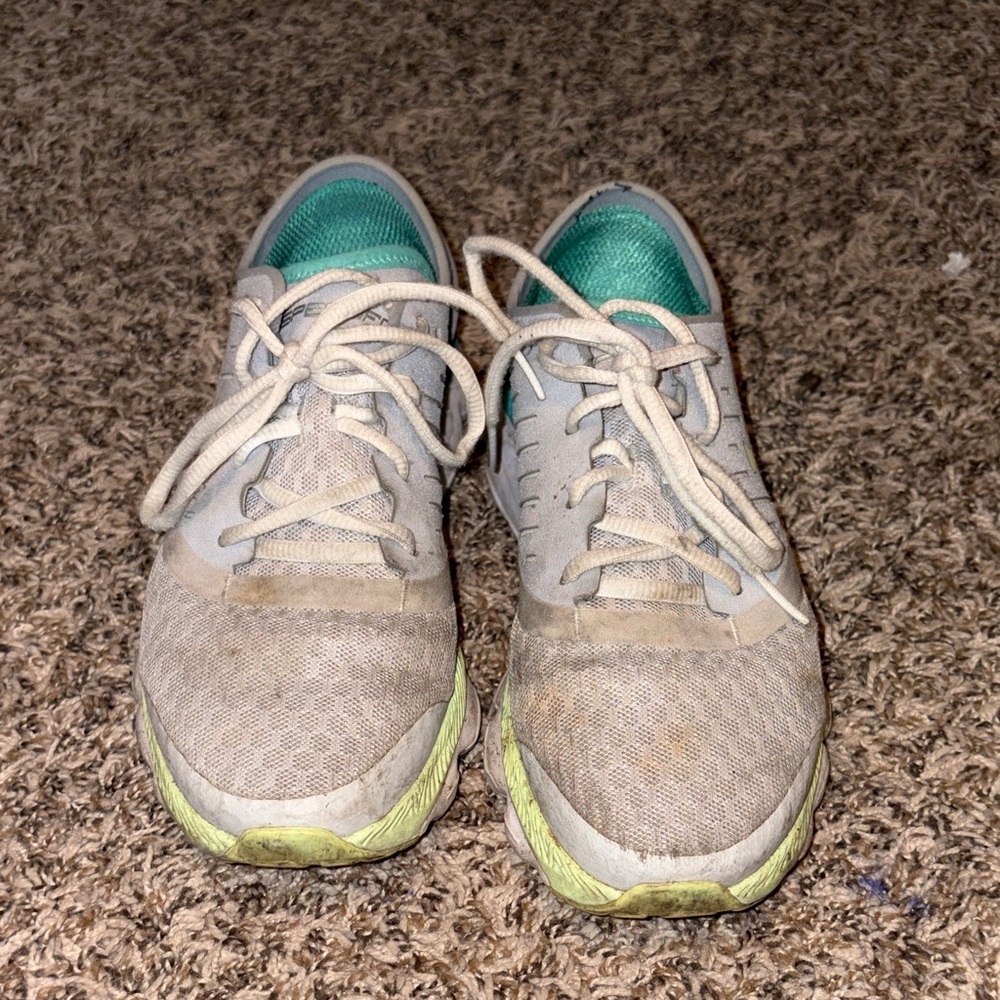 Under Armour Women's Speedform Gray and Lime Athletic Shoes - Picture 2 of 8